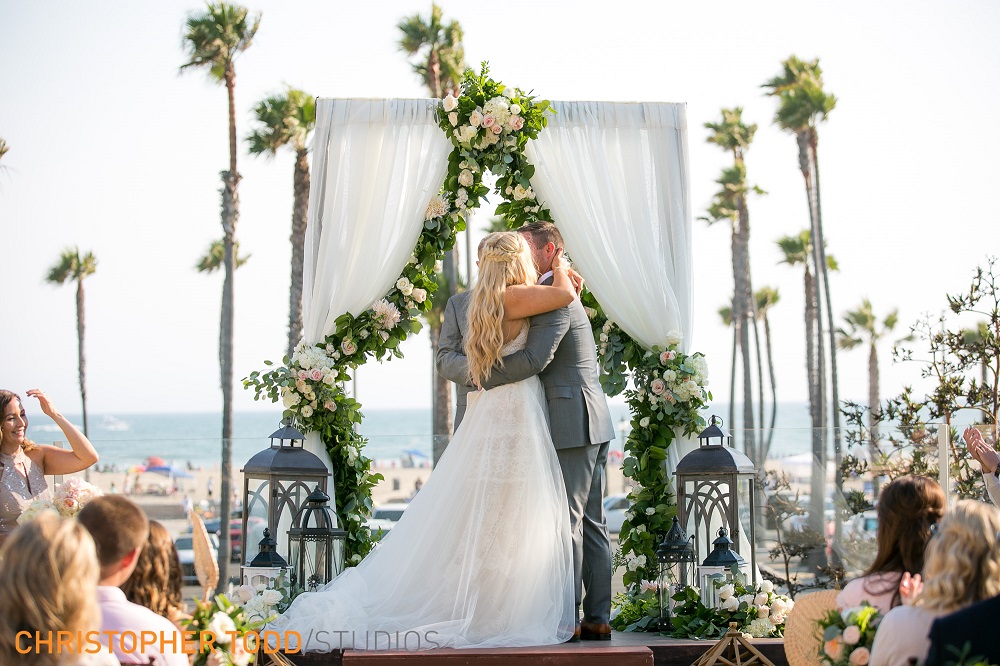 Flowers by Cina, Coastal Chic Wedding, Hyatt Regency wedding, Chic Productions, Ceremony Magazine, ivory wedding, seaside wedding, Christopher Todd Studios