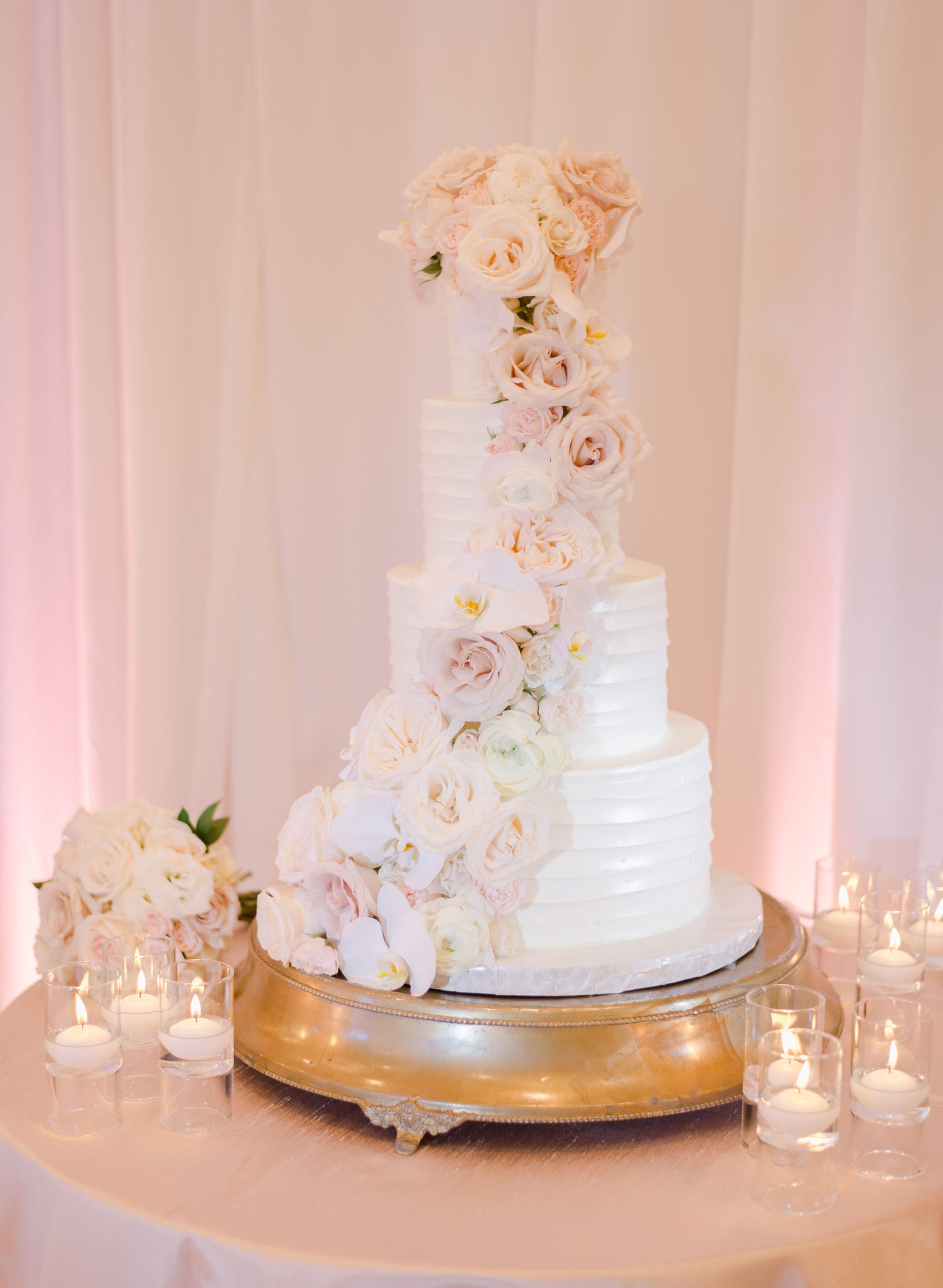 The Peninsula Beverly Hills, Events by Robin, McCune Photography, Fiske Film, Flowers By Cina, Vox DJ’s, Lucky Devils Band, Julie Hiles Makeup, Val Kaye Muah, Vanilla Bake Shop, Chiavari Chair Rentals, Darla Marie Designs, Luxe Linen, Theoni Collection, Bella Ballroom
