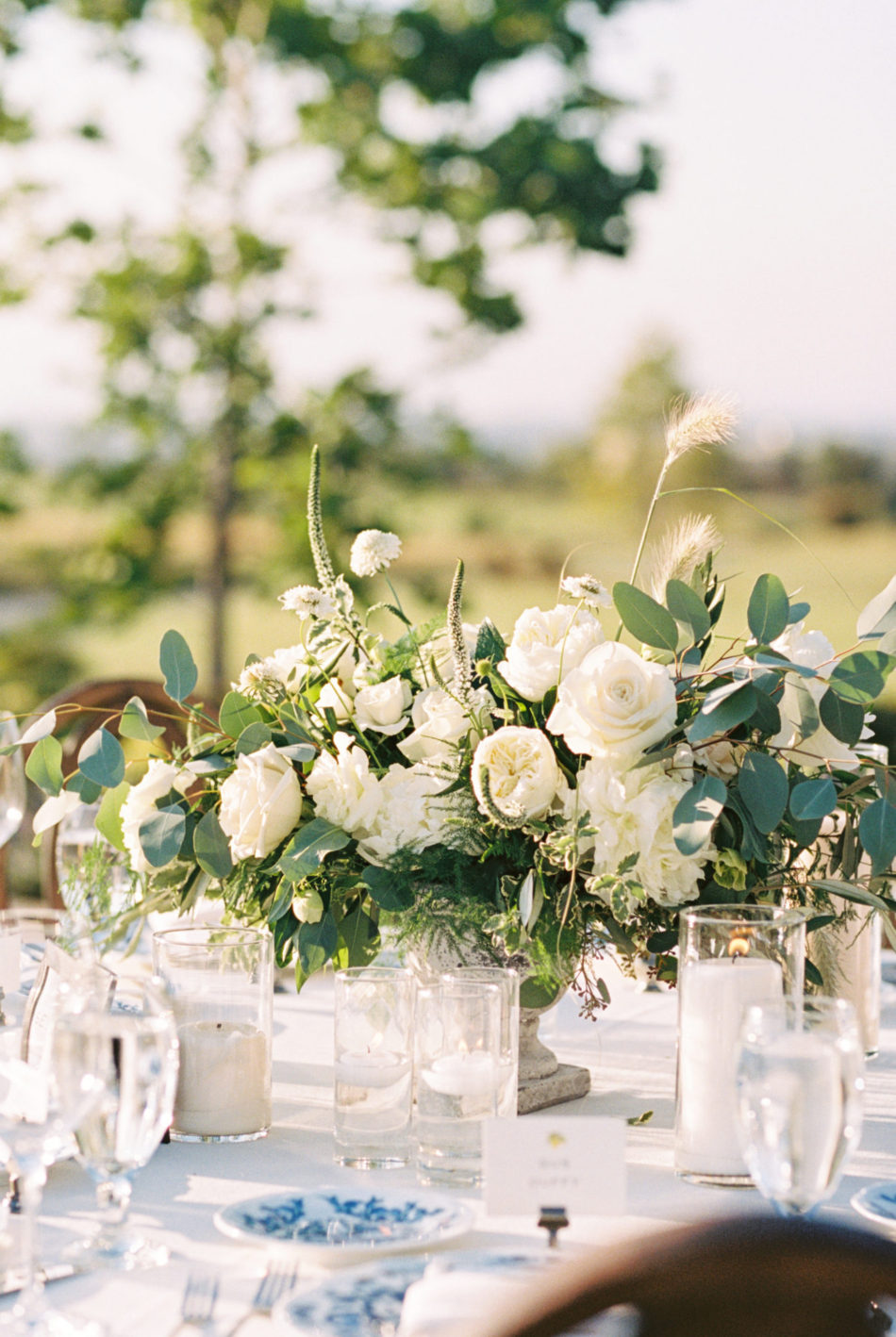 white centerpiece, white blooms, european-inspired wedding, floral design, florist, wedding florist, wedding flowers, orange county weddings, orange county wedding florist, orange county florist, orange county floral design, flowers by cina