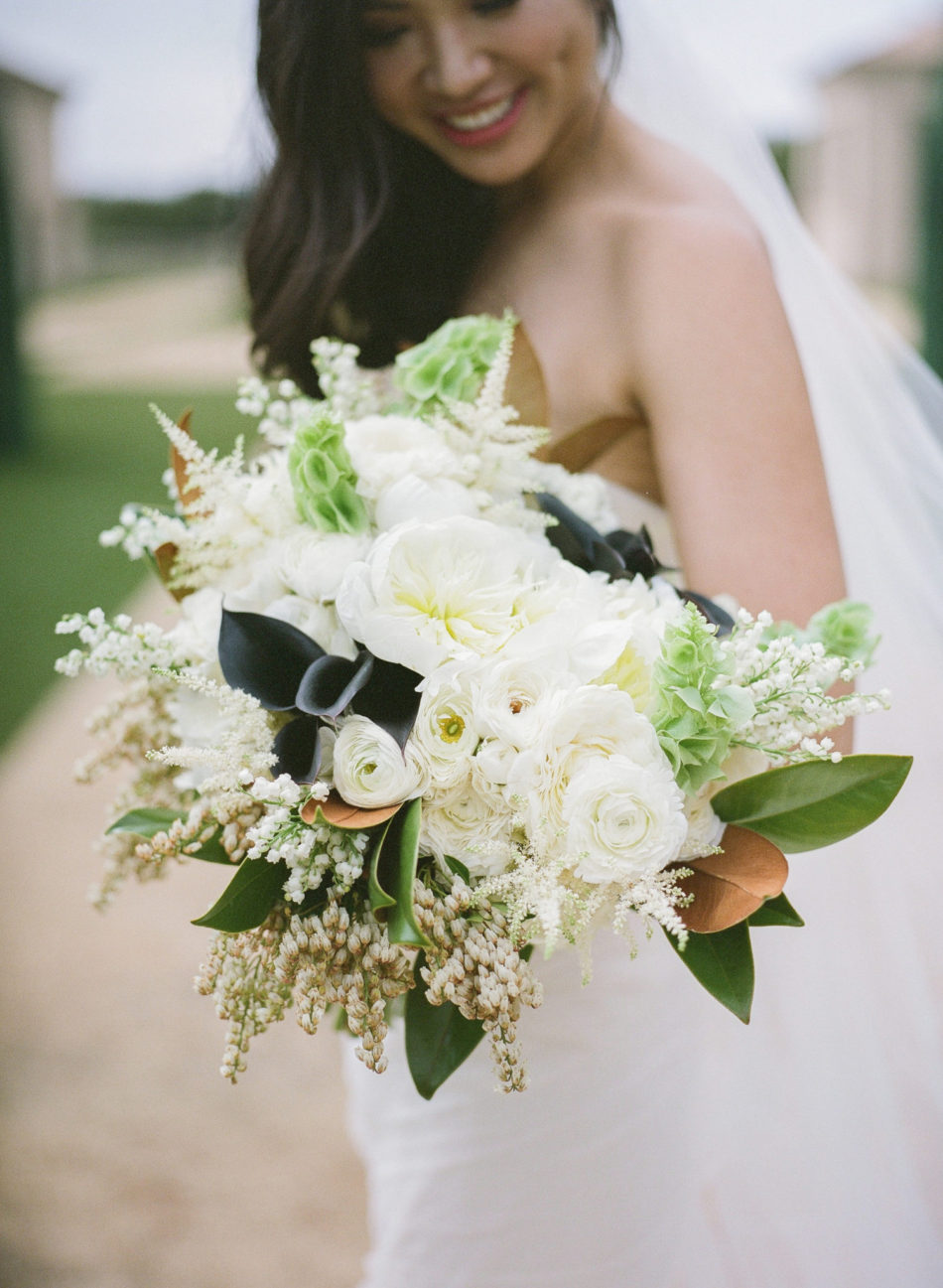 black and white bouquet, modern bouquet, memorable bridal bouquets, floral design, florist, wedding florist, wedding flowers, orange county weddings, orange county wedding florist, orange county florist, orange county floral design, flowers by cina