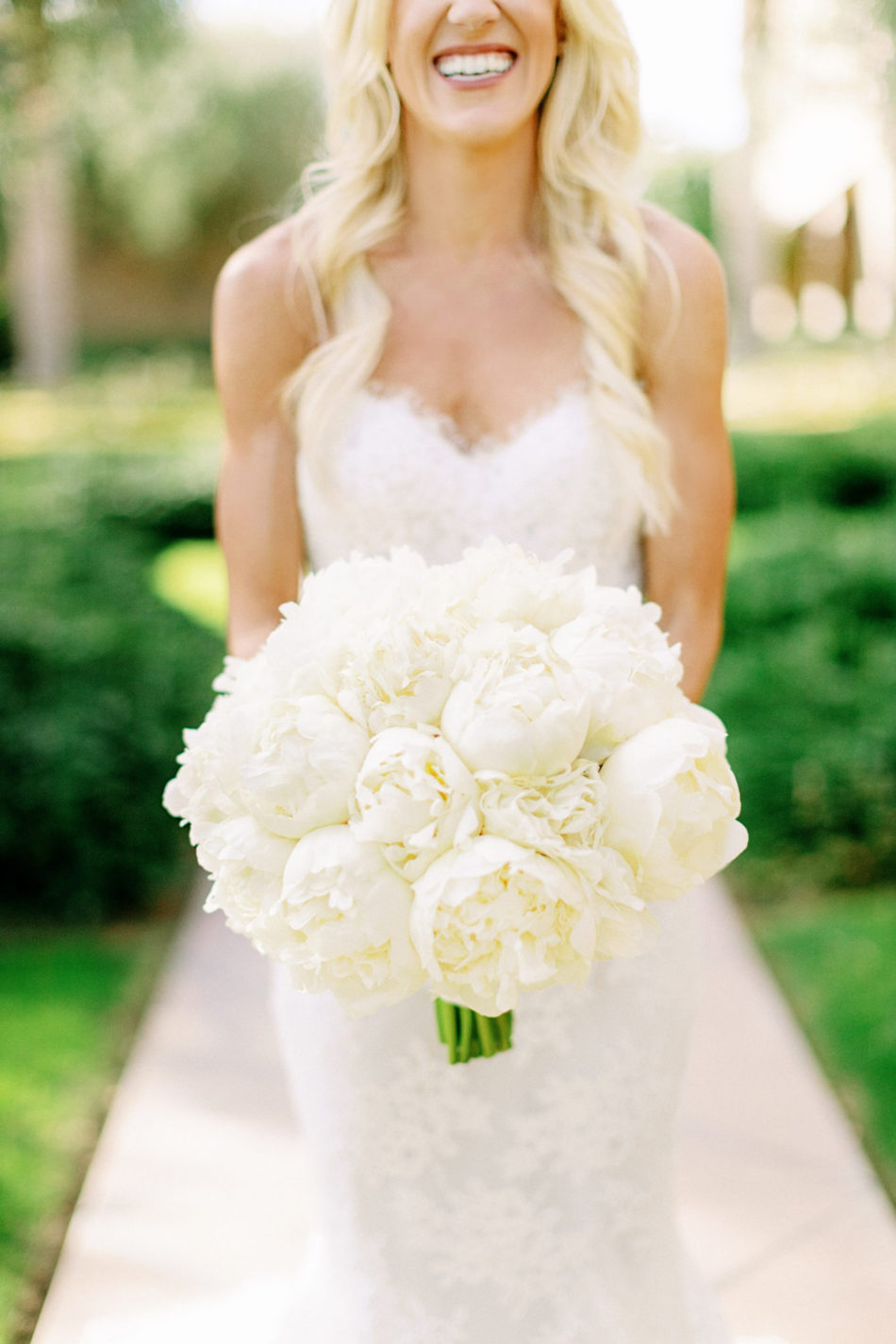 white bouquet, all-white bouquet, memorable bridal bouquets, floral design, florist, wedding florist, wedding flowers, orange county weddings, orange county wedding florist, orange county florist, orange county floral design, flowers by cina