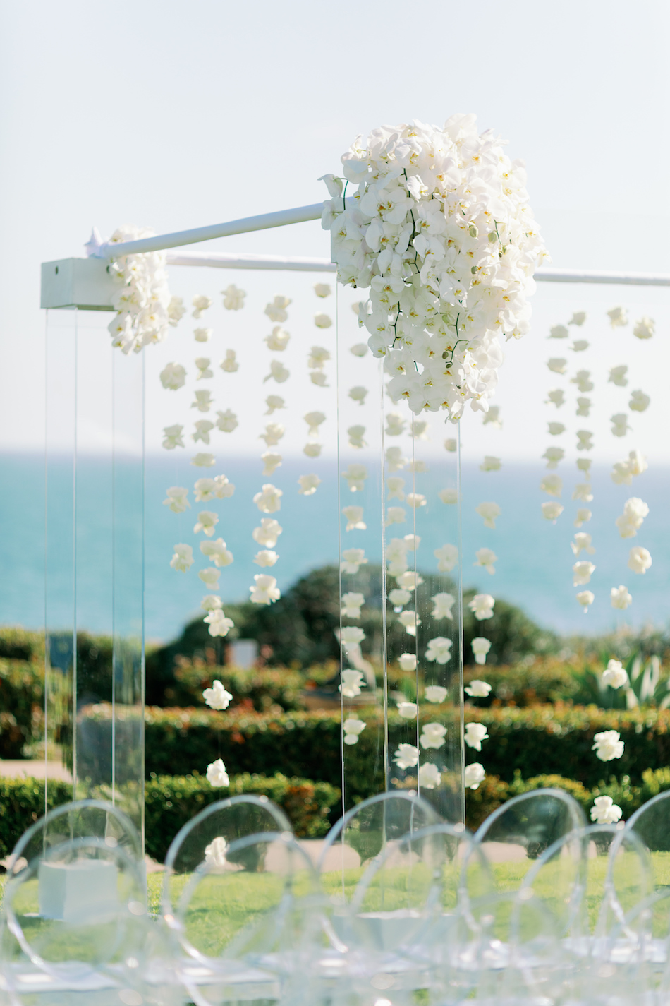 white florals, petals, ceremony arch, floral design, florist, wedding florist, wedding flowers, orange county weddings, orange county wedding florist, orange county florist, orange county floral design, flowers by cina