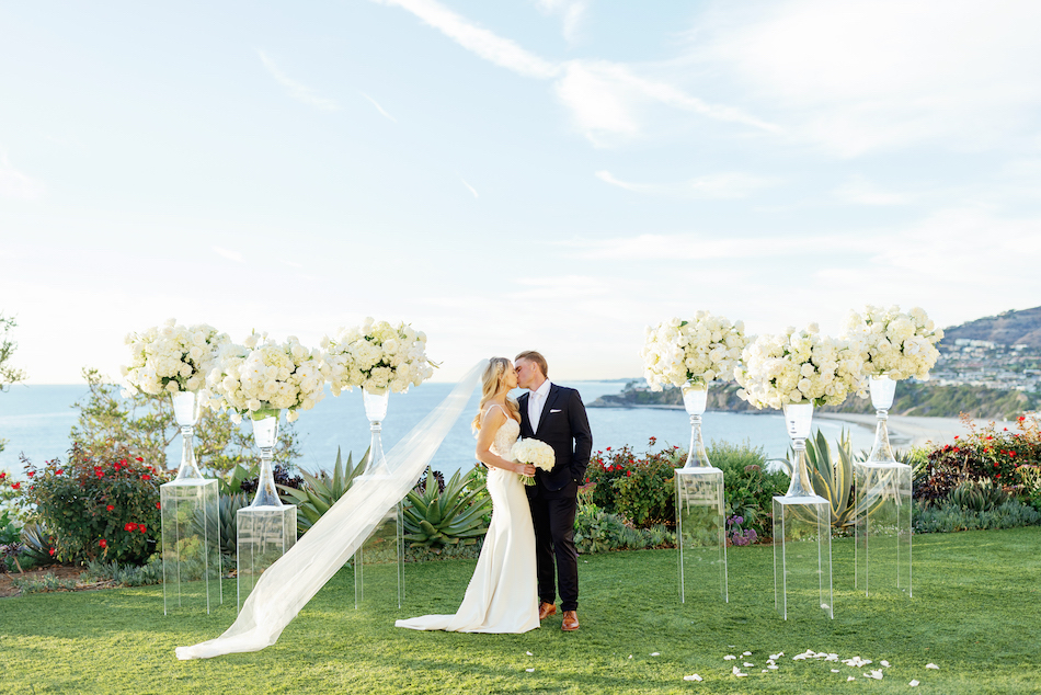 floral design, florist, wedding florist, wedding flowers, orange county weddings, orange county wedding florist, orange county florist, orange county floral design, flowers by cina, ceremony, oceanfront ceremony, white ceremony florals