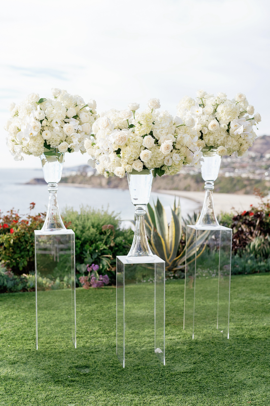 floral design, florist, wedding florist, wedding flowers, orange county weddings, orange county wedding florist, orange county florist, orange county floral design, flowers by cina, elevated ceremony florals, white wedding flowers, white ceremony florals