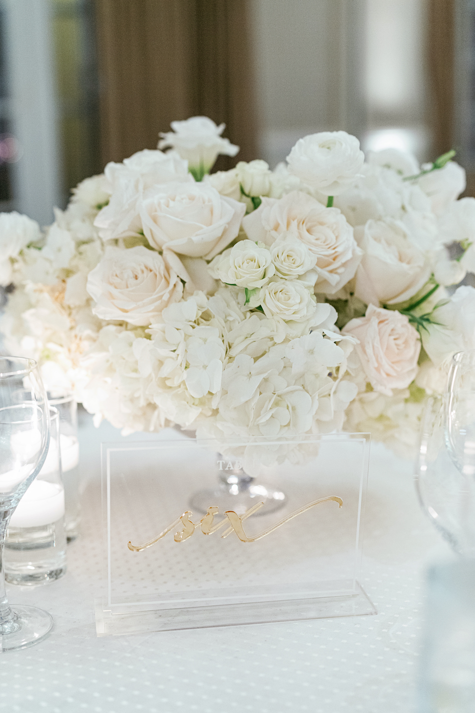 floral design, florist, wedding florist, wedding flowers, orange county weddings, orange county wedding florist, orange county florist, orange county floral design, flowers by cina, white florals, white centerpiece, white blooms