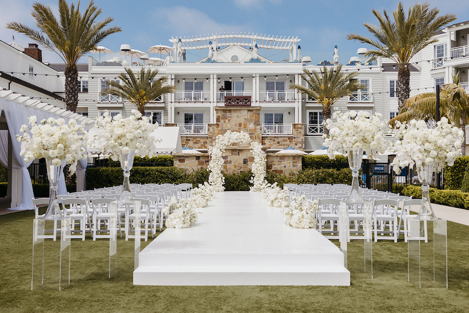 floral design, florist, wedding florist, wedding flowers, orange county weddings, orange county wedding florist, orange county florist, orange county floral design, flowers by cina, white ceremony space, outdoor ceremony, white ceremony blooms